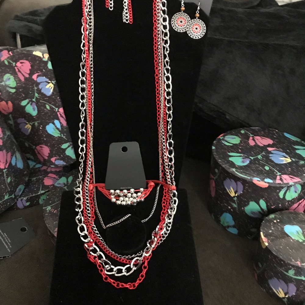 Chains of confidence jewelry set